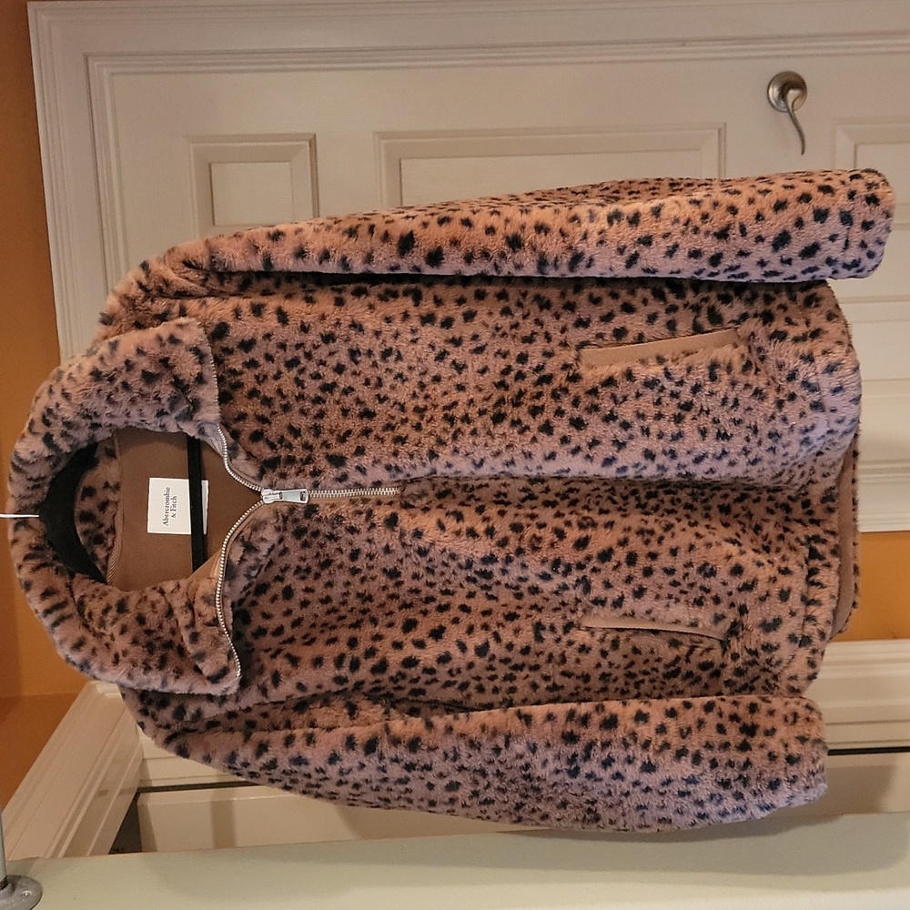 Abercrombie & Fitch Faux Fur Animal/Leopard print jacket. M.